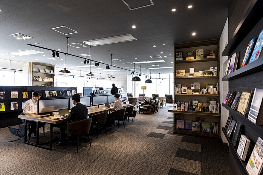 会員限定【弧読のすすめ】「丸善 丸の内本店」パーソナルラウンジ1日利用券付（朝食付）