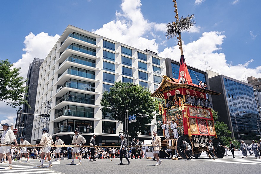 【1日5室限定】ラウンジで祇園祭<後祭>を堪能~ココでしかできない夏の京都旅~チェックアウトは12:00◇素泊まり◇