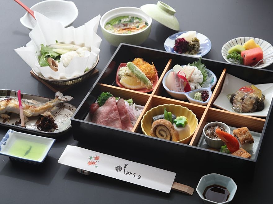 【夏の風物詩2026】高雄「もみぢ家」納涼川床料理堪能プラン■夕・朝食付■