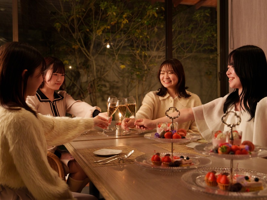 レストラン個室とロイヤルスイートルームで楽しむ冬のご褒美女子会ステイ(夕・朝食付き)