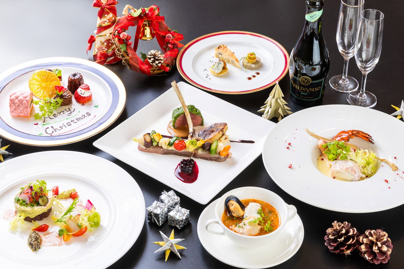 【2食付】川沿いに佇むレストランで『クリスマスディナーコース』を