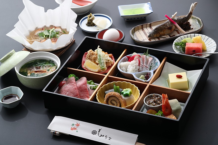 【夏の風物詩2026】高雄「もみぢ家」納涼川床料理堪能プラン◆夕・朝食付◆